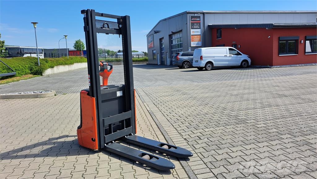 Linde L12- BR1172 Ajettavat pinoamisvaunut
