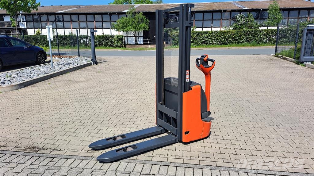 Linde L12- BR1172 Ajettavat pinoamisvaunut