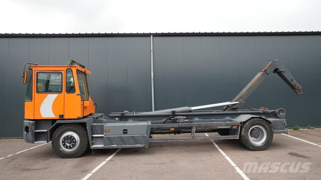 Kalmar TTX182AL terminal truck container hook-arm system Camion ampliroll