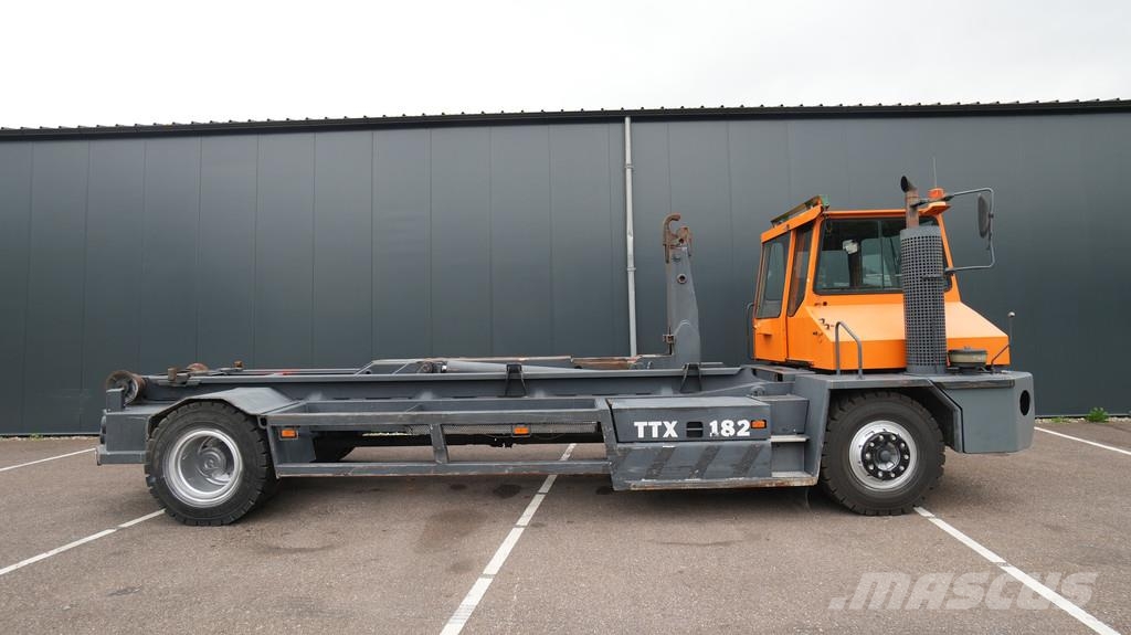 Kalmar TTX182AL terminal truck container hook-arm system Camion ampliroll