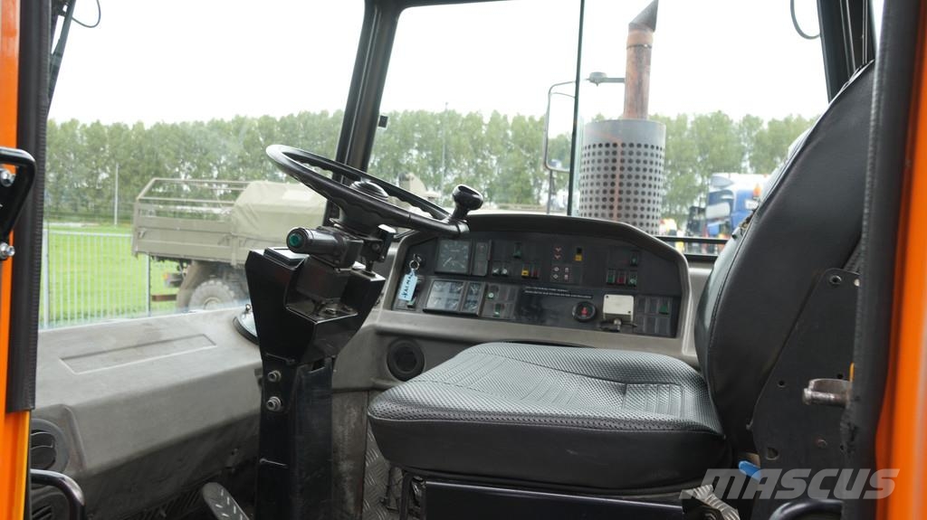Kalmar TTX182AL terminal truck container hook-arm system Camion ampliroll