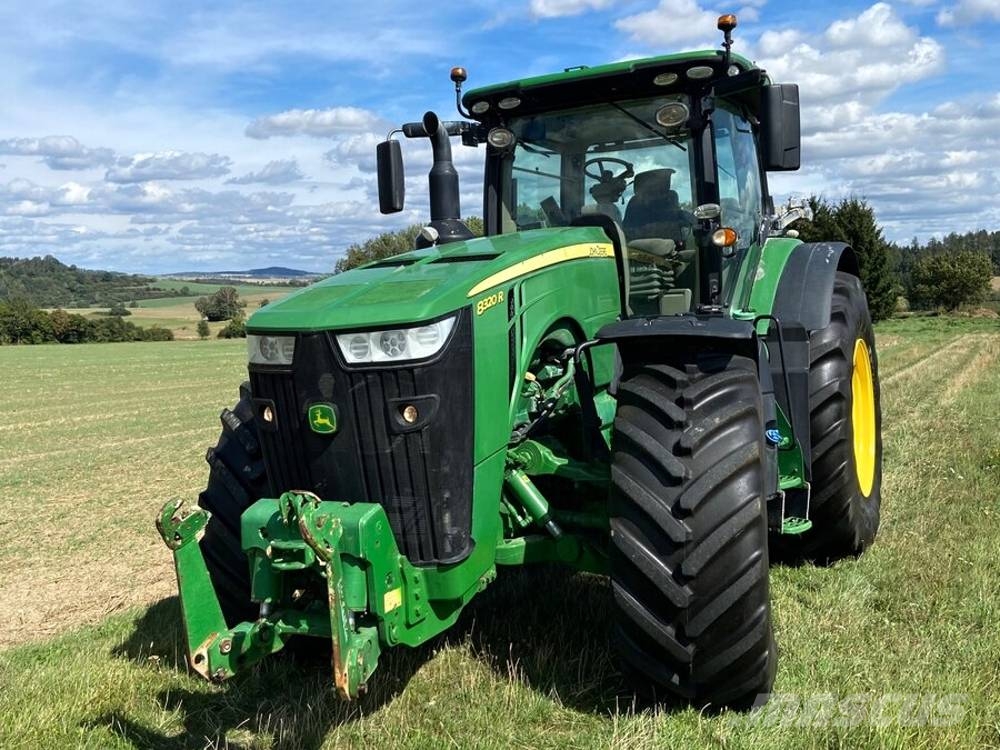 John Deere 8320 R الجرارات