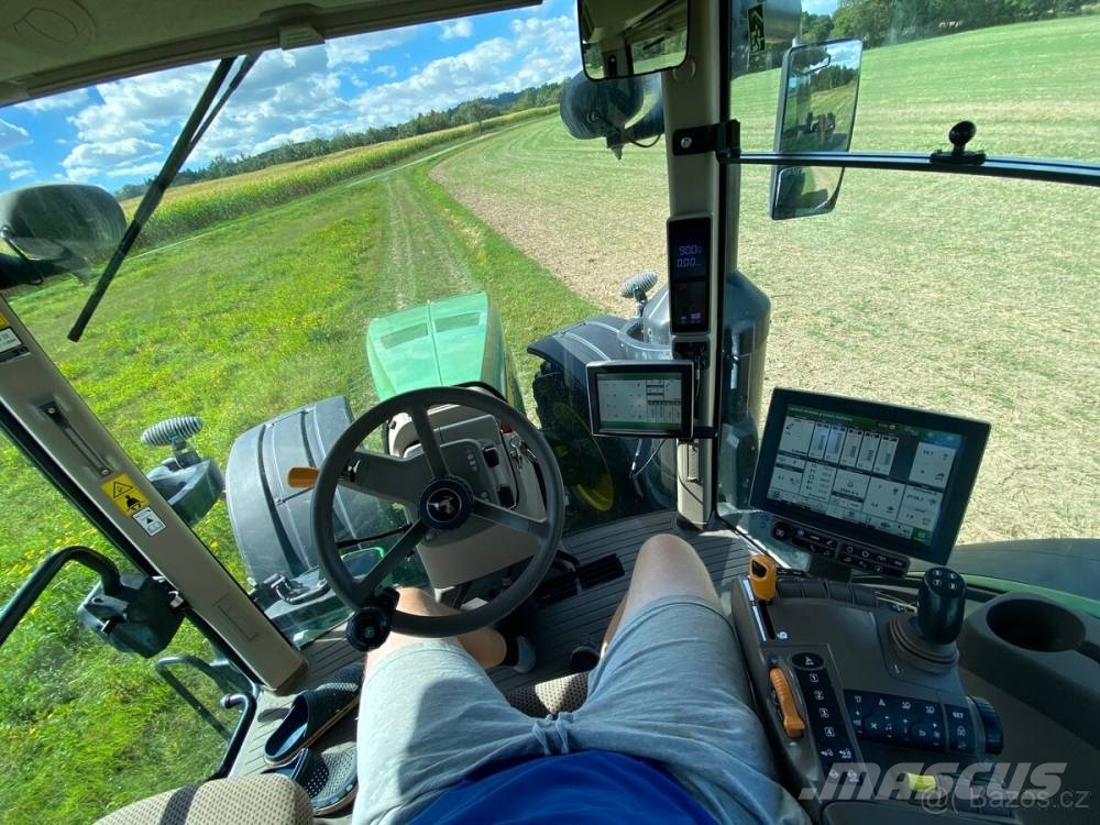 John Deere 8320 R الجرارات