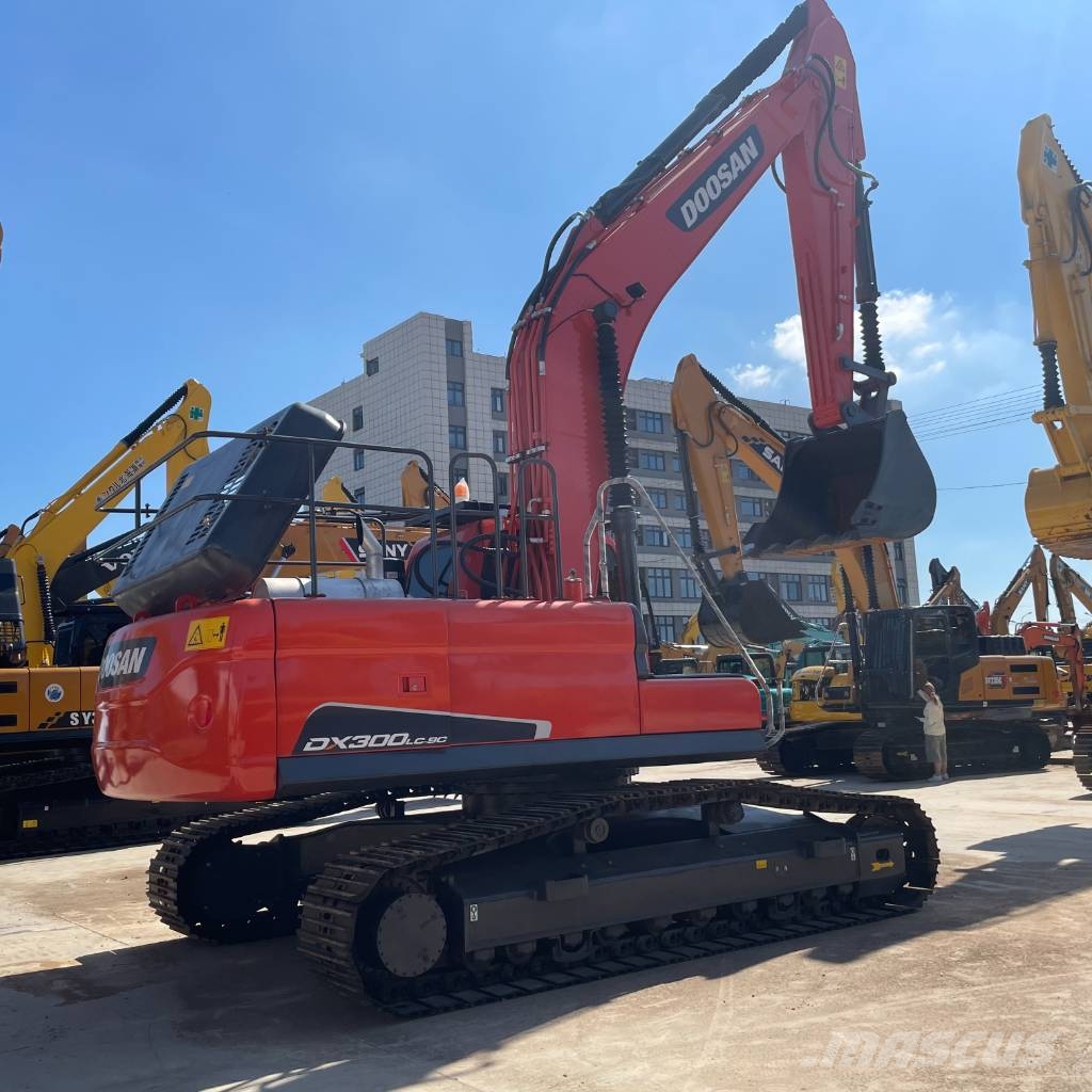 Doosan DX 300 LC Bagri goseničarji