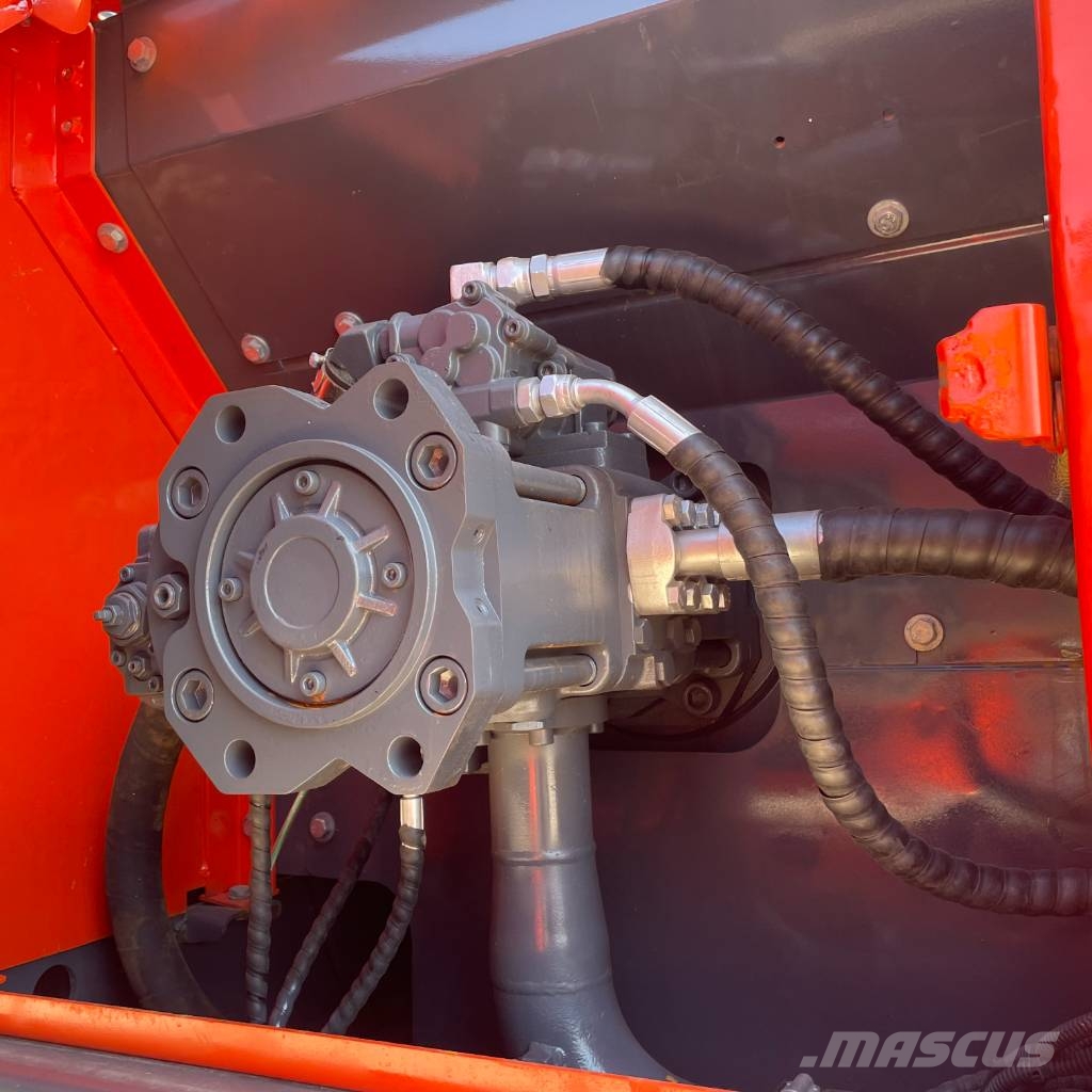 Doosan DX 300 LC Bagri goseničarji