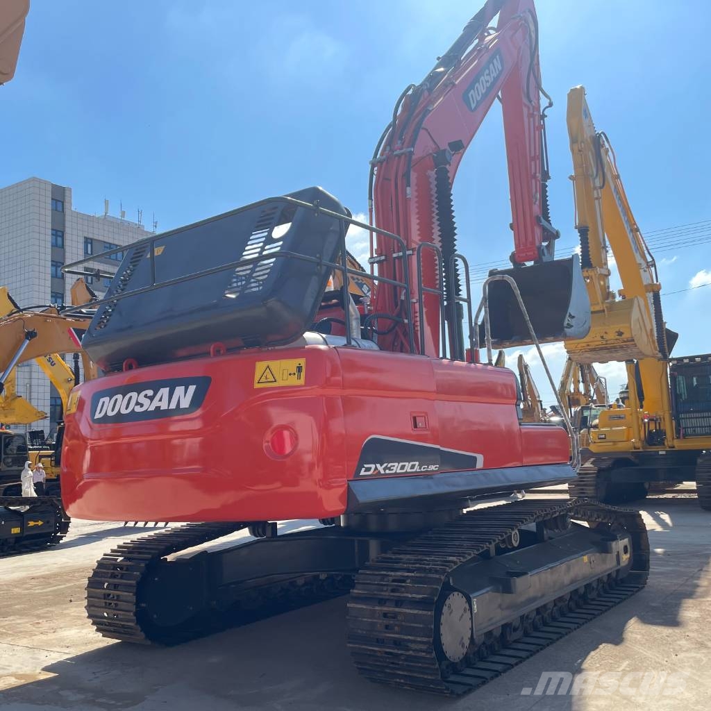 Doosan DX 300 LC Bagri goseničarji