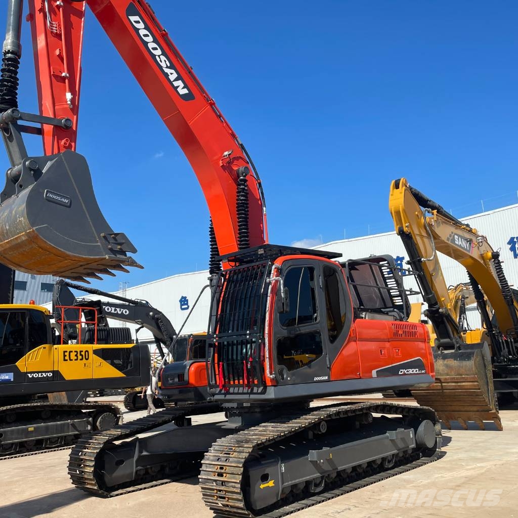 Doosan DX 300 LC Bagri goseničarji