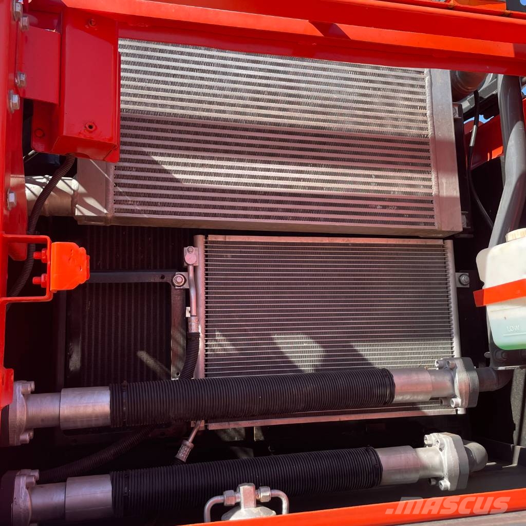 Doosan DX 300 LC Bagri goseničarji