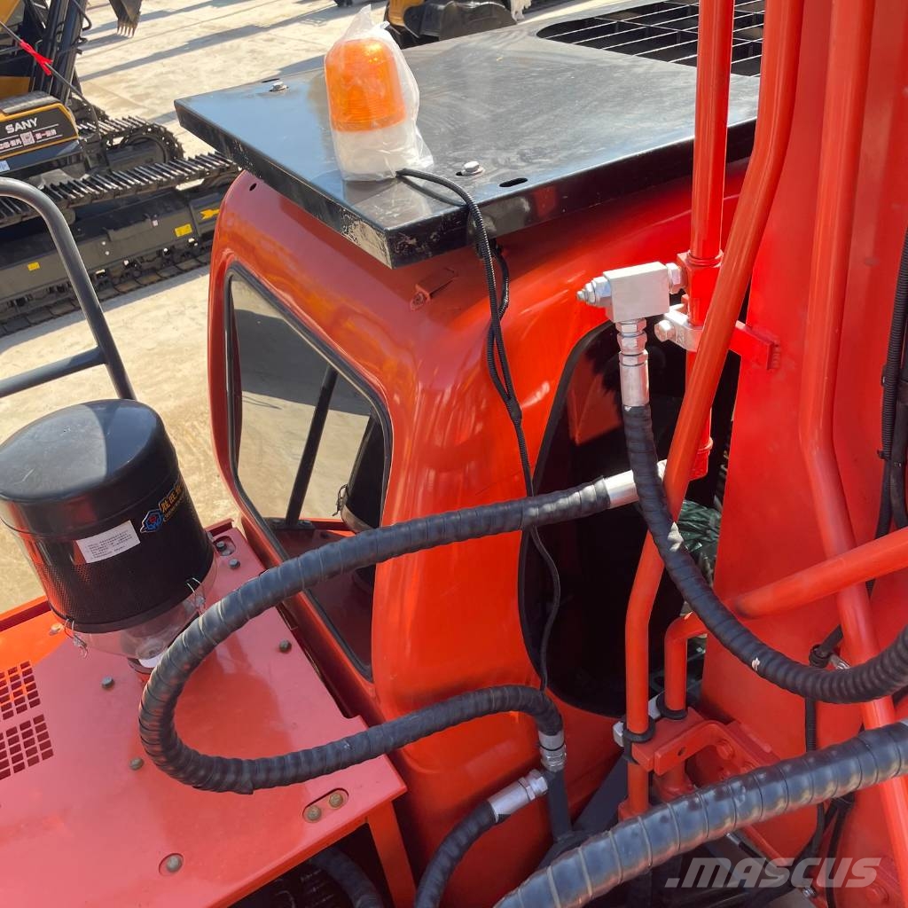Doosan DX 300 LC Bagri goseničarji