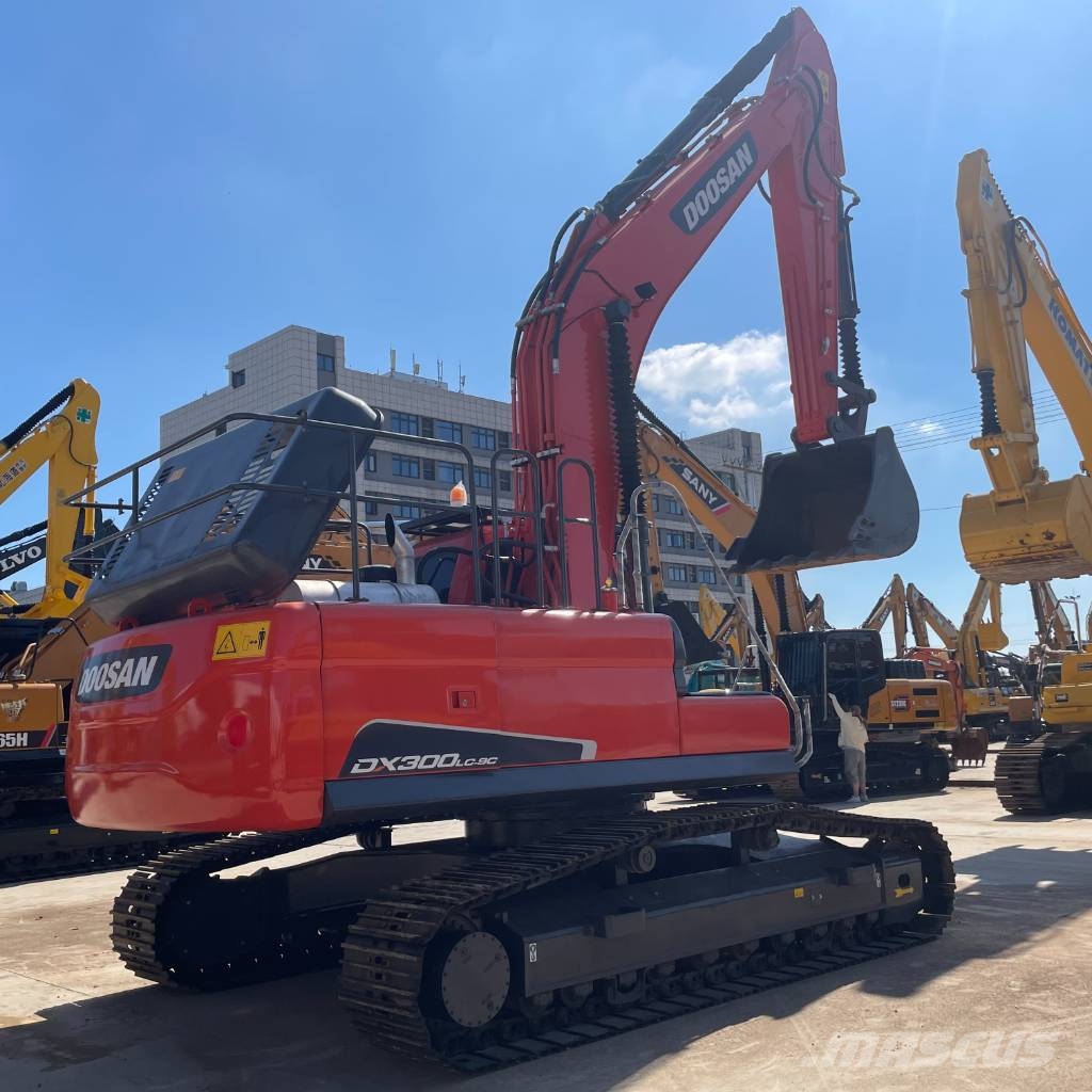 Doosan DX 300 LC Bagri goseničarji