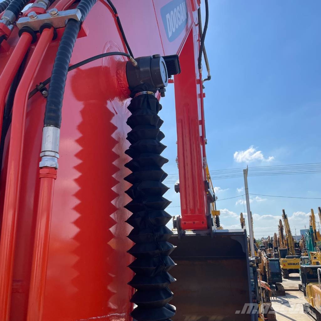 Doosan DX 300 LC Bagri goseničarji