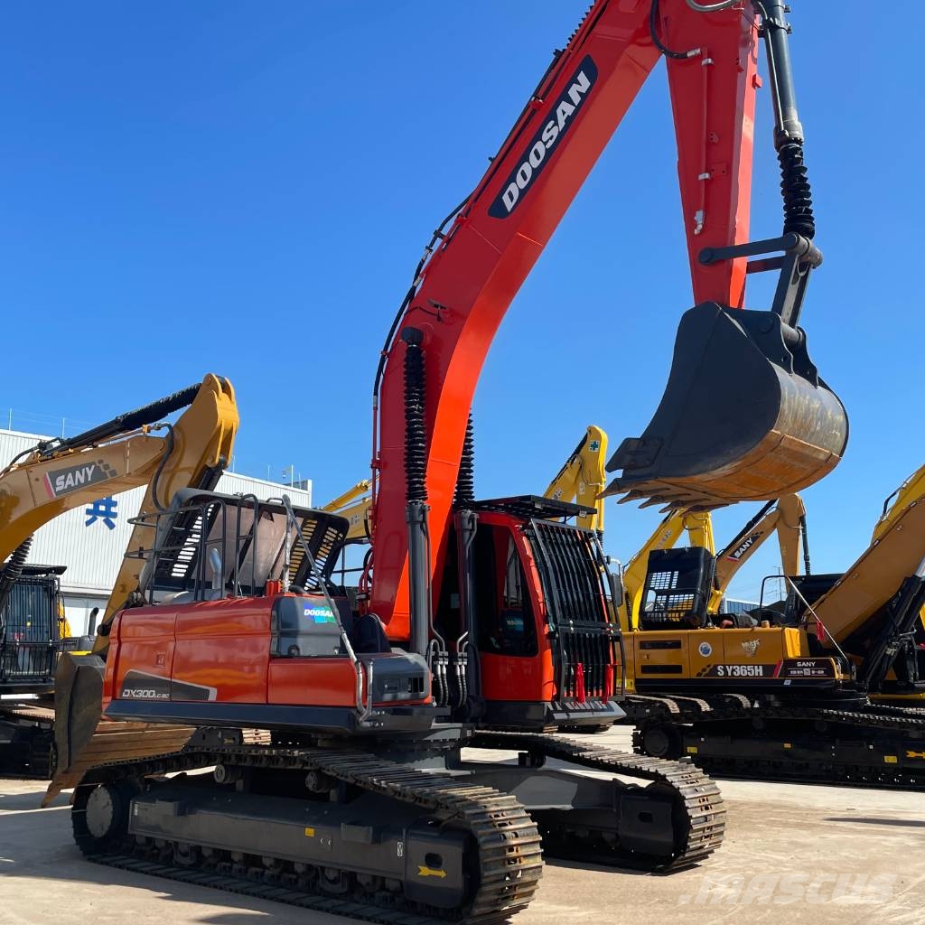 Doosan DX 300 LC Bagri goseničarji