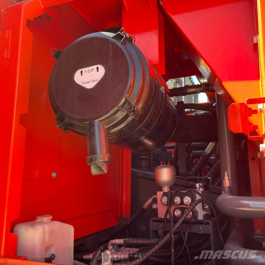 Doosan DX 300 LC Bagri goseničarji