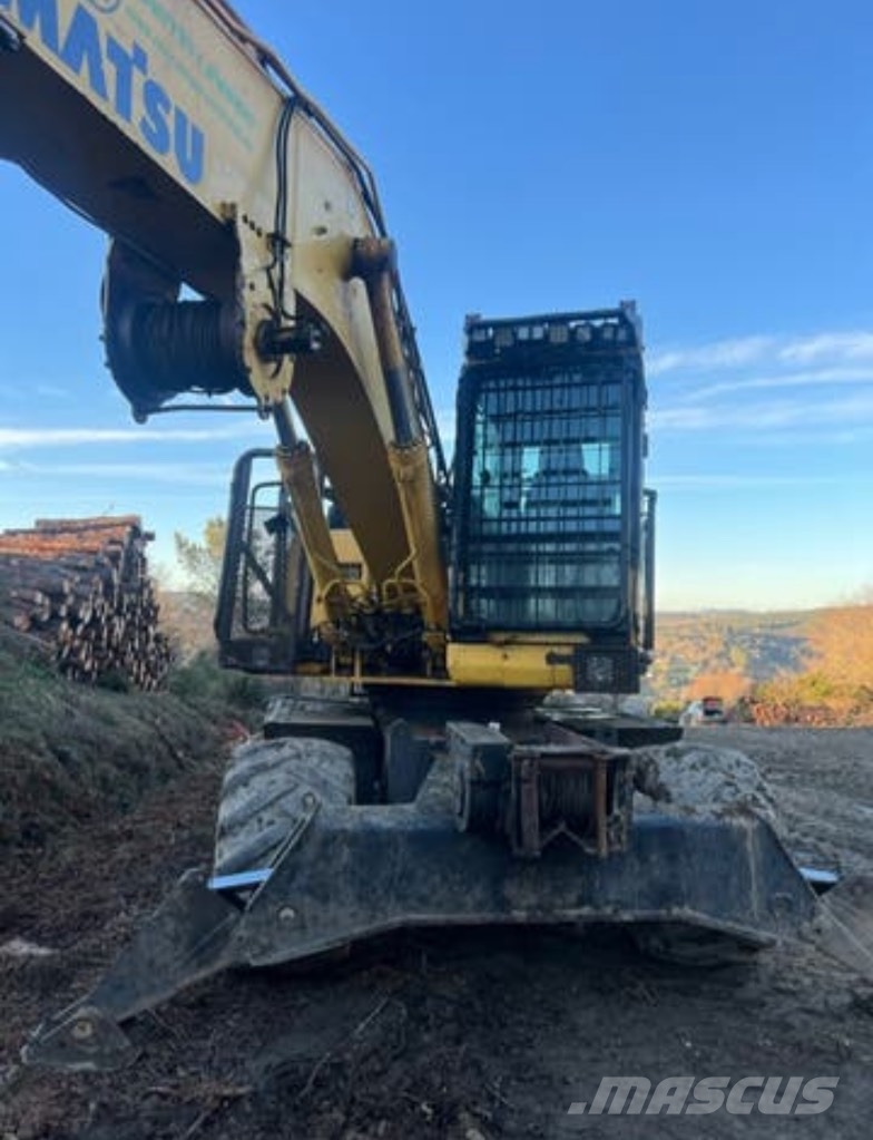 Komatsu PW 200-7 Gumikerekes kotrók