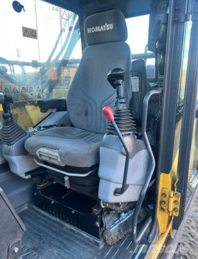 Komatsu PW 200-7 Gumikerekes kotrók