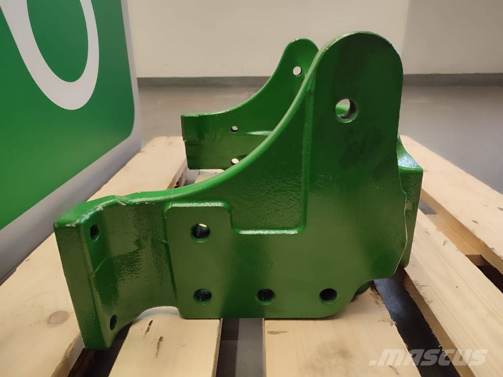 John Deere Frame bracket L215624 John Deere 6110R Alváz és felfüggesztés