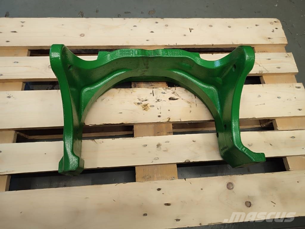 John Deere Frame bracket L215624 John Deere 6110R Alváz és felfüggesztés