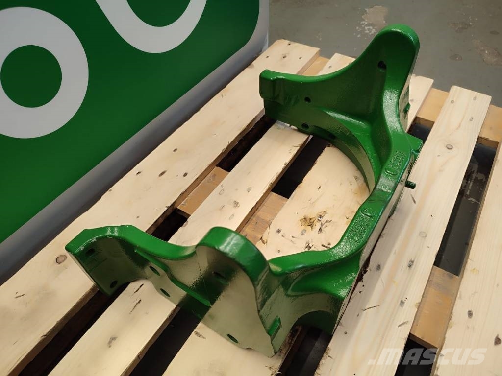 John Deere Frame bracket L215624 John Deere 6110R Alváz és felfüggesztés