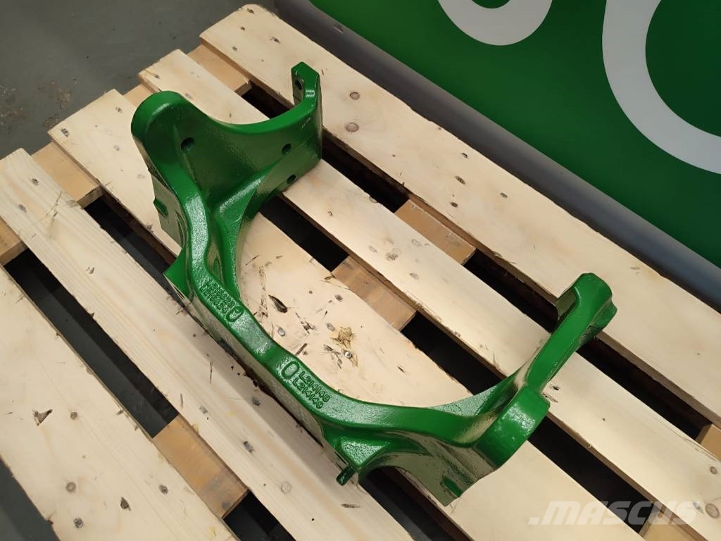 John Deere Frame bracket L215624 John Deere 6110R Alváz és felfüggesztés