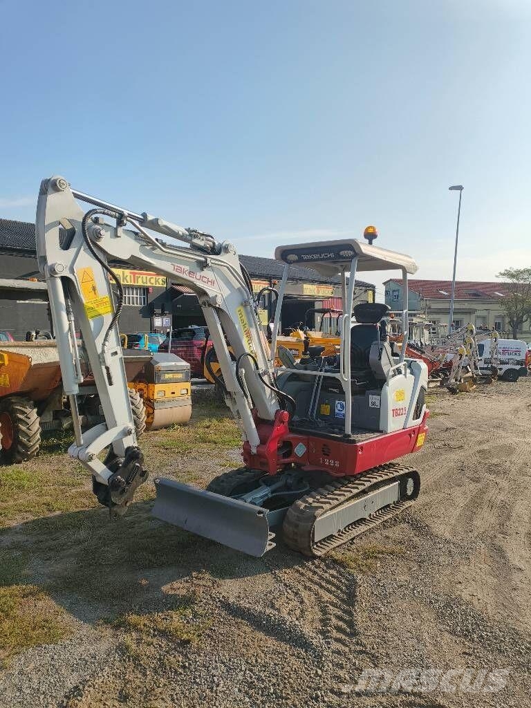 Takeuchi TB 225 Mini excavators < 7t (Mini diggers)