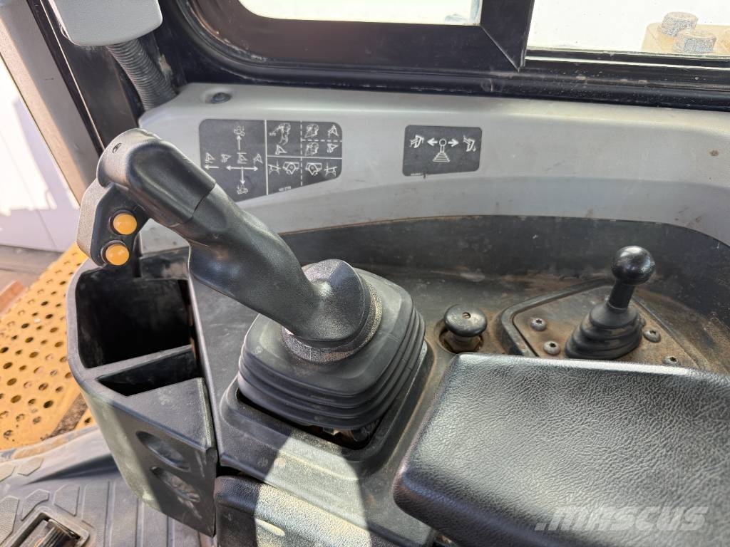 CAT D6T XL - 3 Tine Ripper / 6 Way Blade / Camera 履帶推土機