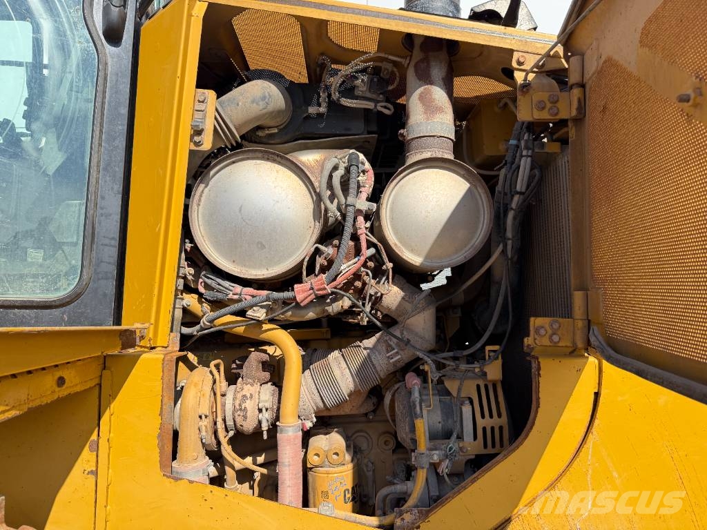 CAT D6T XL - 3 Tine Ripper / 6 Way Blade / Camera 履帶推土機