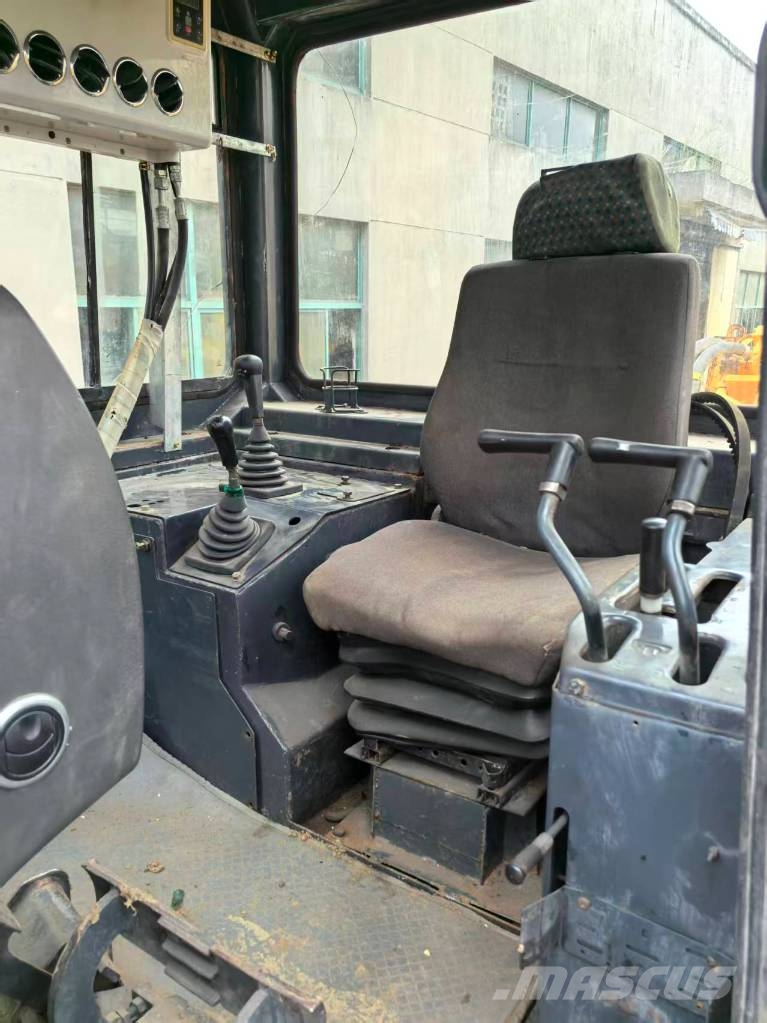 Shantui SD 32 Vikšriniai buldozeriai