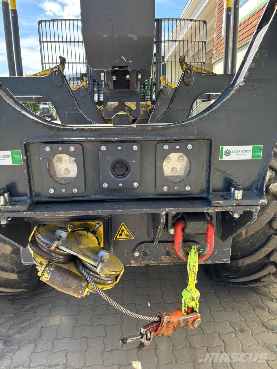 John Deere 1110 G mit Traktionswinde Kuormatraktorit