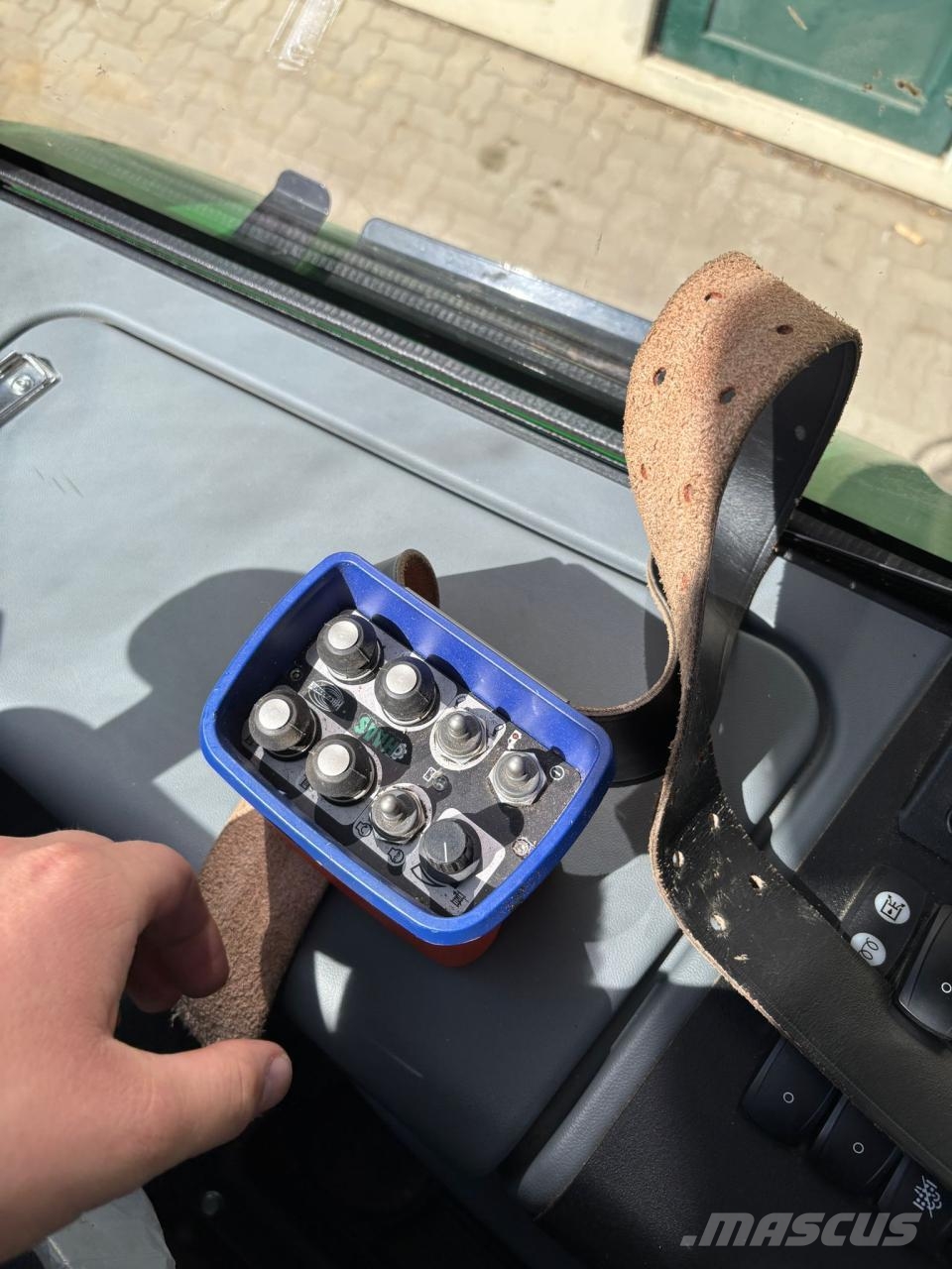 John Deere 1110 G mit Traktionswinde Kuormatraktorit
