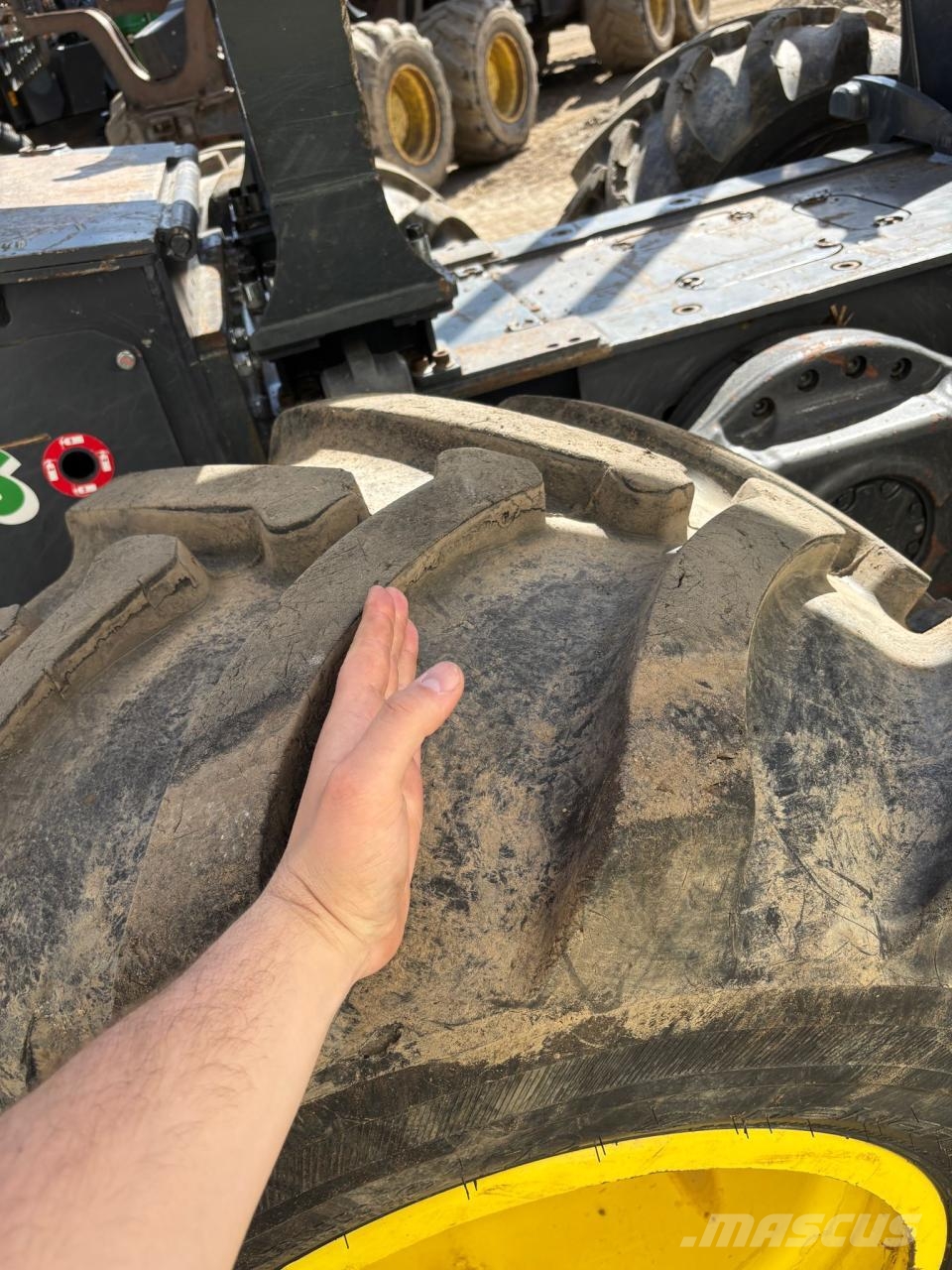 John Deere 1110 G mit Traktionswinde Kuormatraktorit