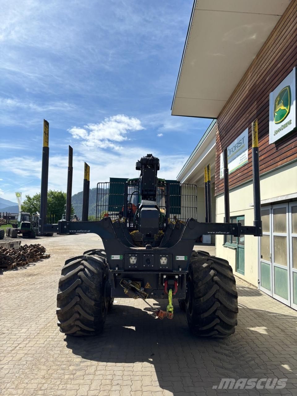John Deere 1110 G mit Traktionswinde Kuormatraktorit