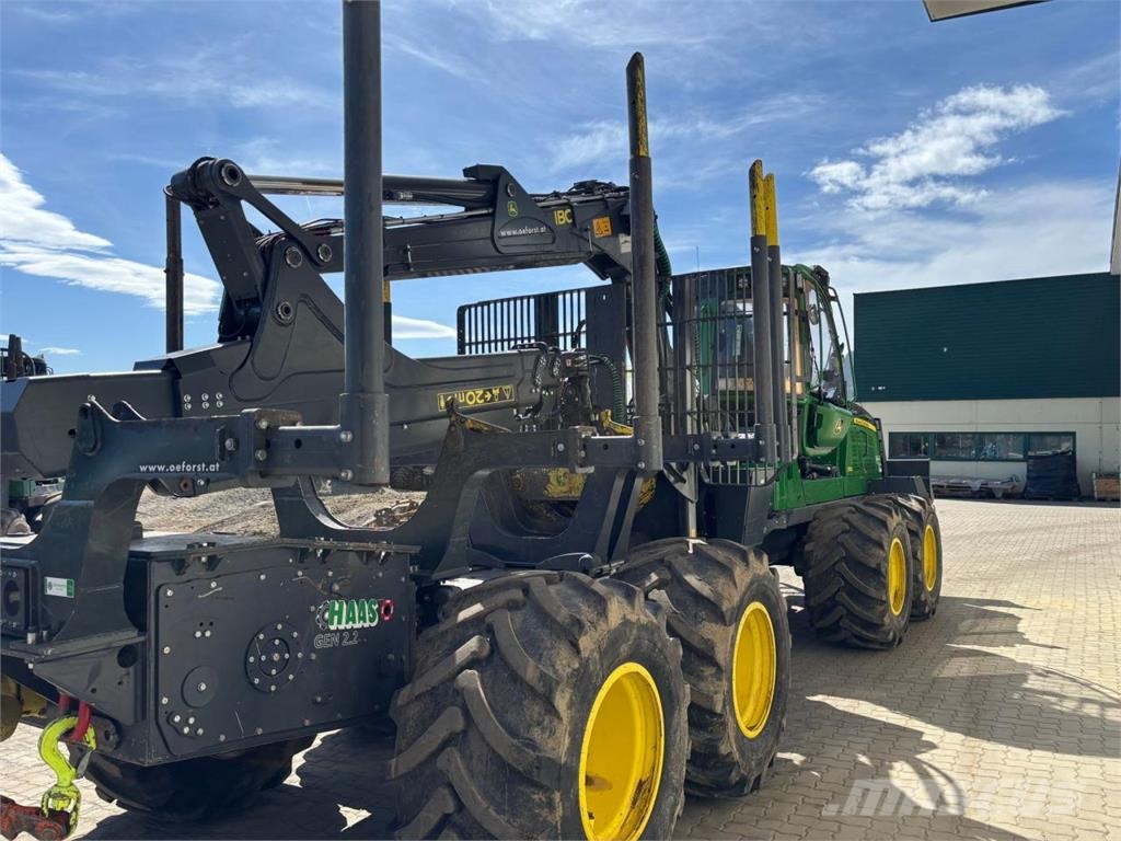 John Deere 1110 G mit Traktionswinde Kuormatraktorit