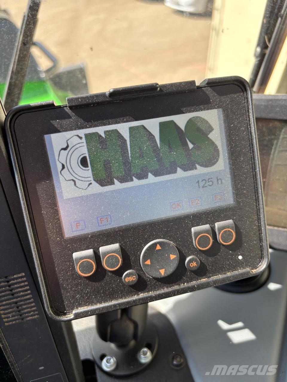 John Deere 1110 G mit Traktionswinde Kuormatraktorit