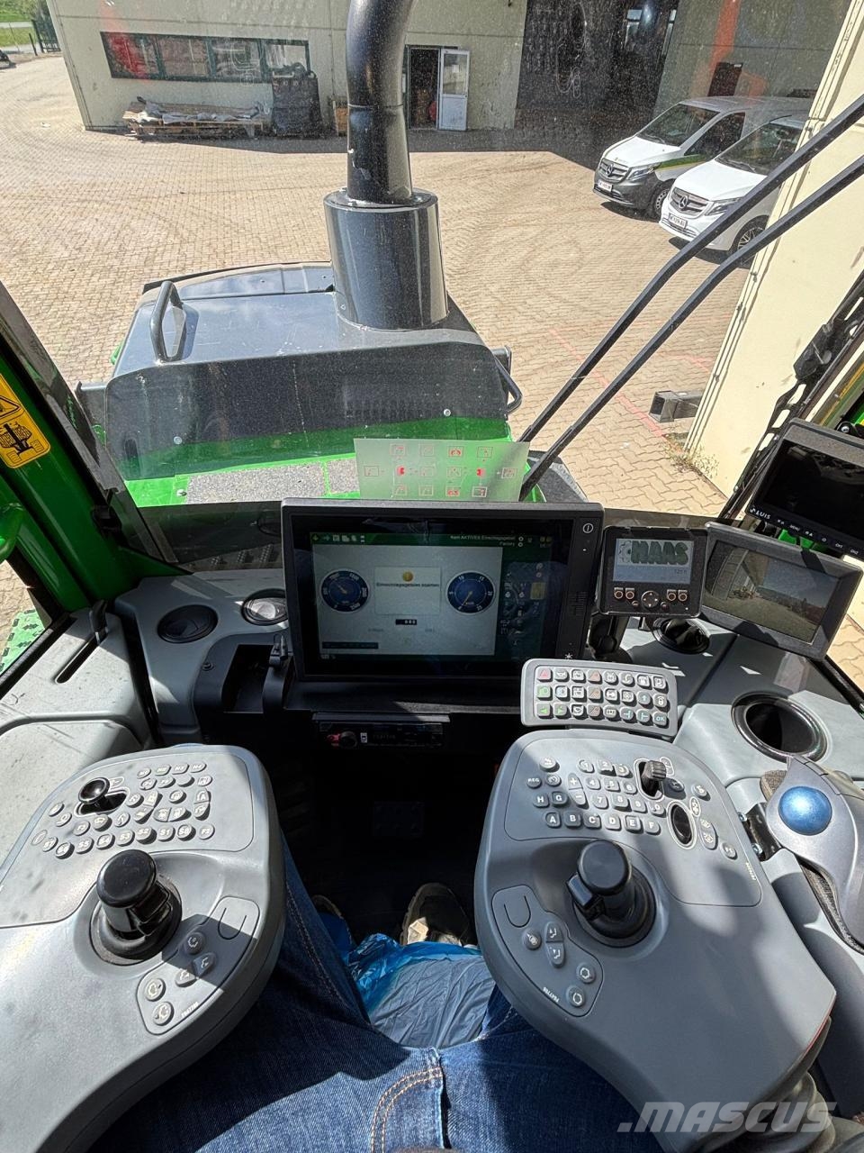 John Deere 1110 G mit Traktionswinde Kuormatraktorit