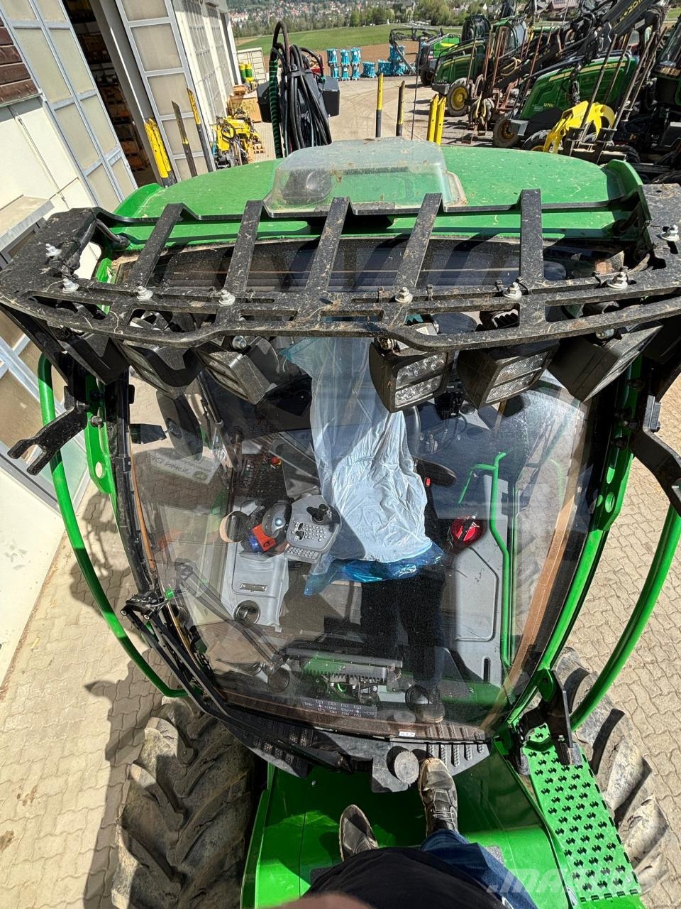 John Deere 1110 G mit Traktionswinde Kuormatraktorit