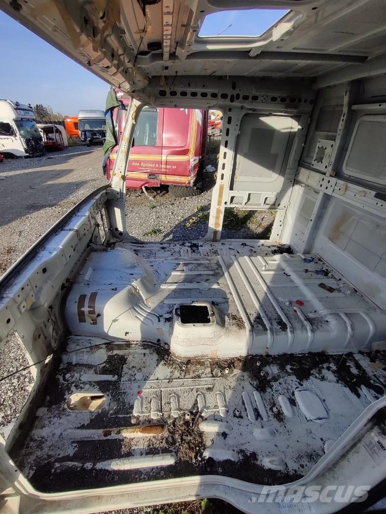 Volvo FH 440HP 6*2 Rigid Cab Kabine i unutrašnjost