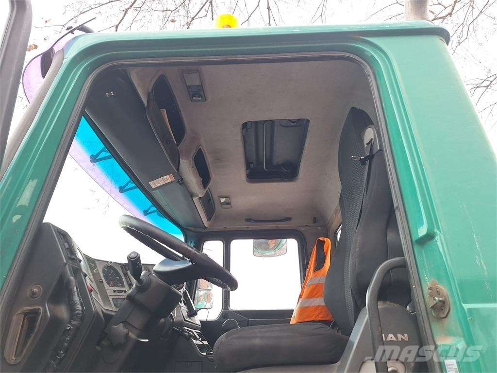 MAN 26.364 DFLK 6X4 Chassis met cabine