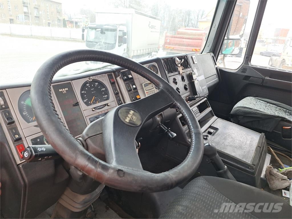 MAN 26.364 DFLK 6X4 Chassis met cabine