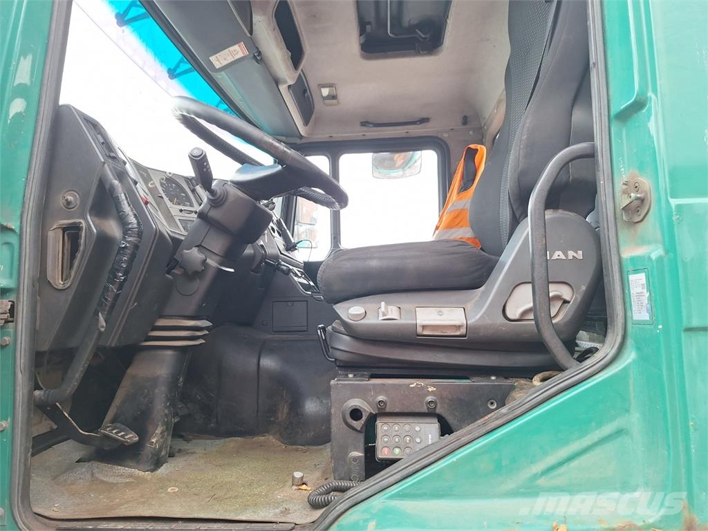 MAN 26.364 DFLK 6X4 Chassis met cabine