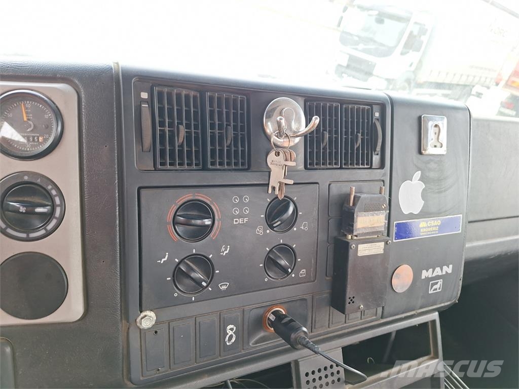 MAN 26.364 DFLK 6X4 Chassis met cabine