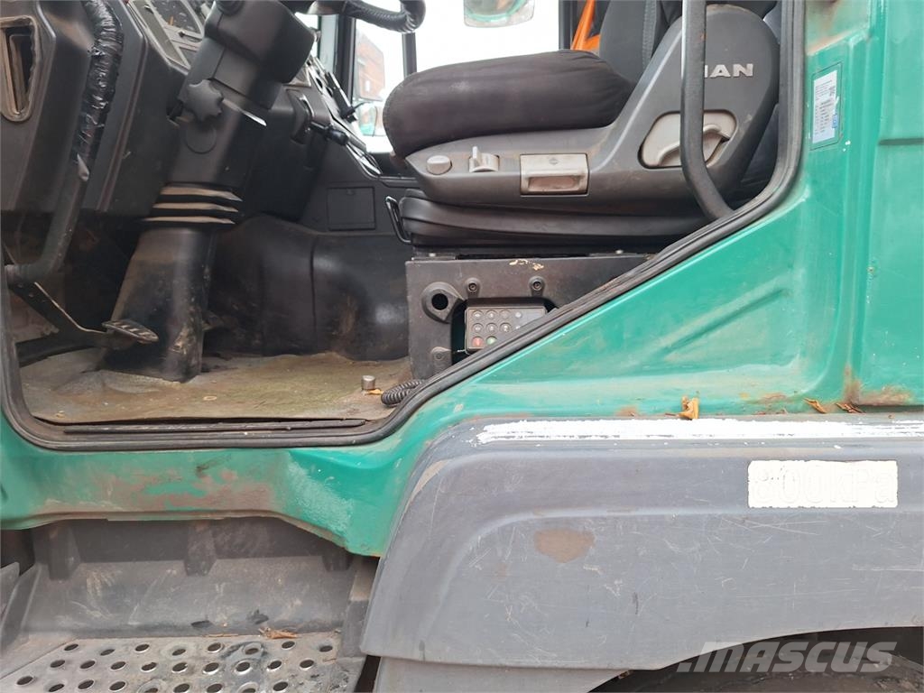 MAN 26.364 DFLK 6X4 Chassis met cabine