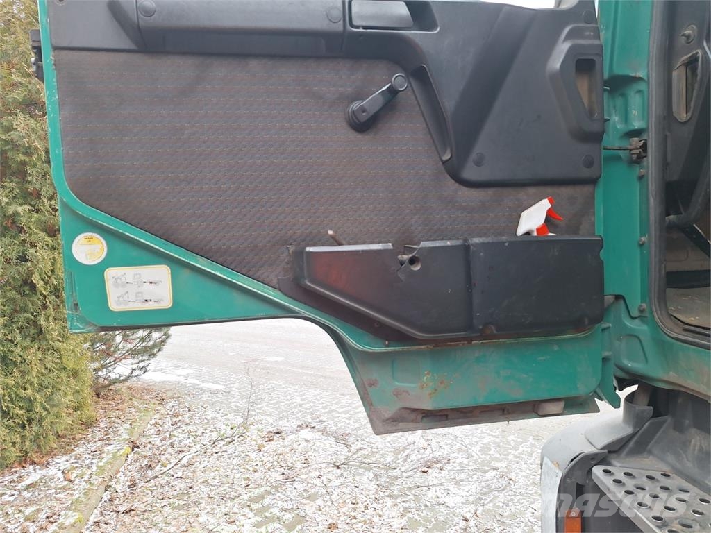 MAN 26.364 DFLK 6X4 Chassis met cabine