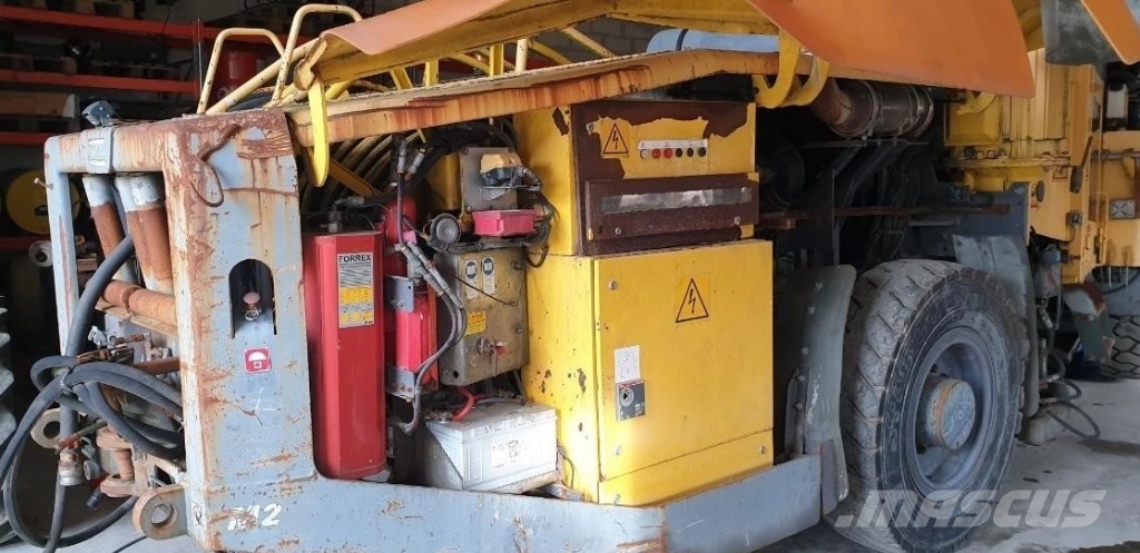 Atlas Copco M2 C Tunelové a podzemní důlní vrtačky