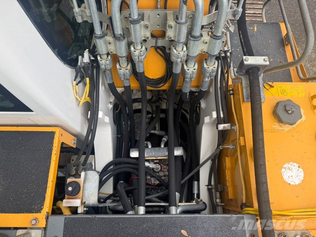 Liebherr R 924 Bagri goseničarji