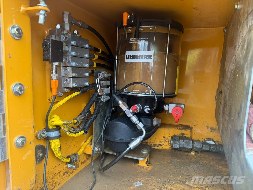 Liebherr R 924 Bagri goseničarji