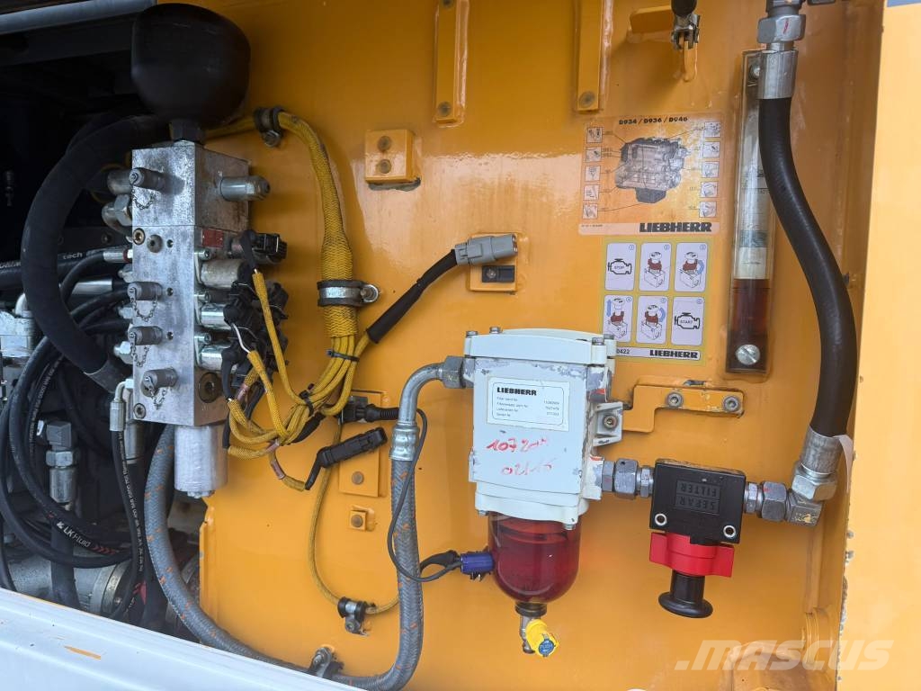 Liebherr R 924 Bagri goseničarji