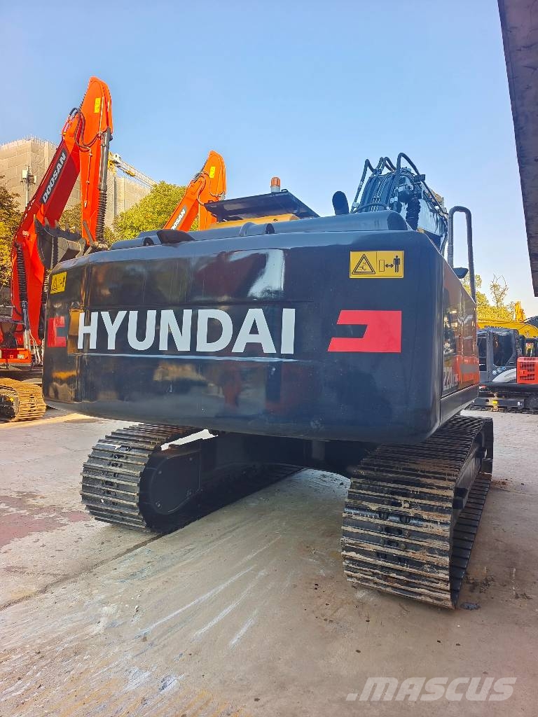 Hyundai 220LC-9S 3000 units excavators in stock Kāpurķēžu ekskavatori