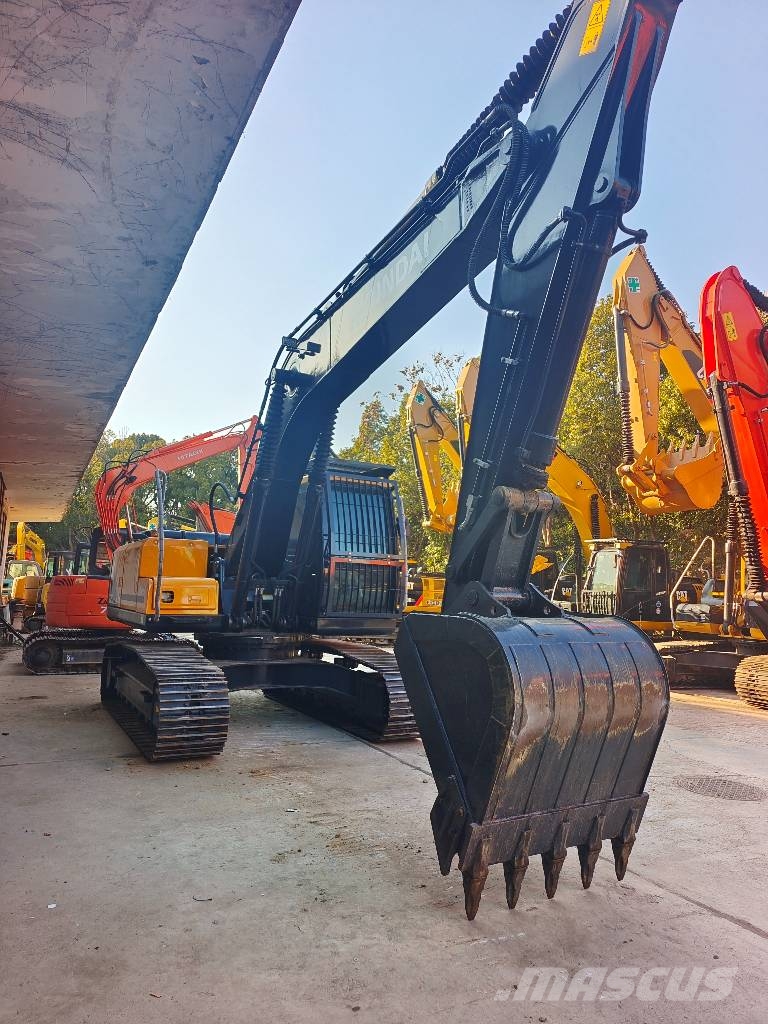 Hyundai 220LC-9S 3000 units excavators in stock Kāpurķēžu ekskavatori