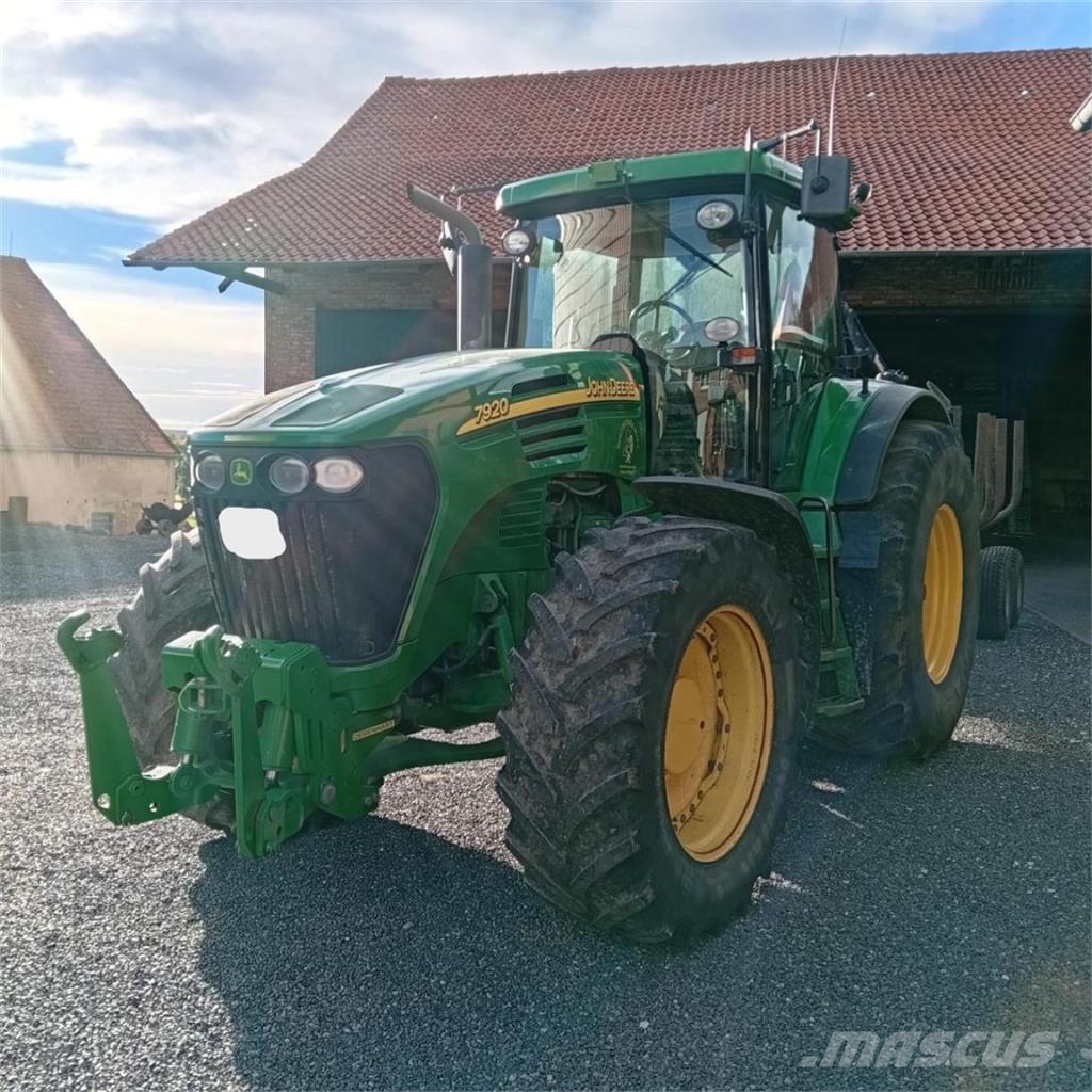 John Deere 7920 Traktorji