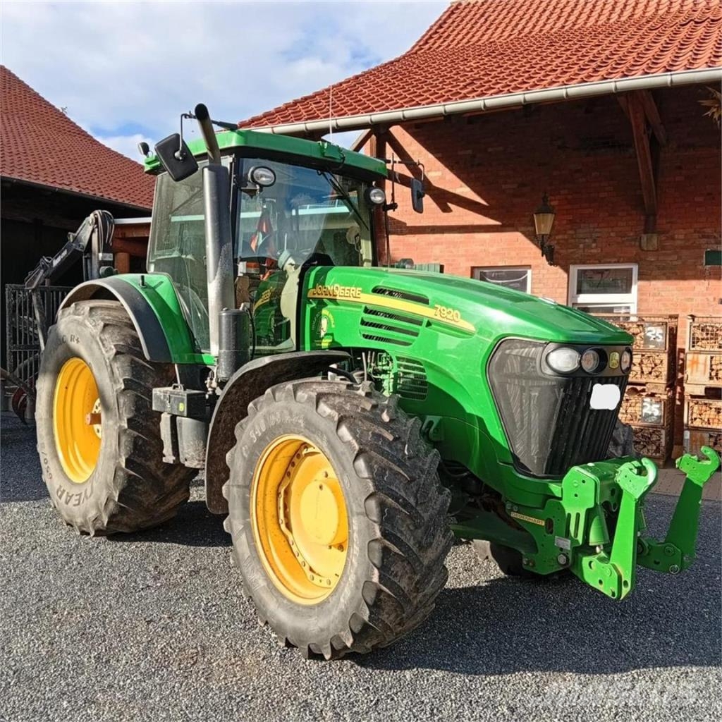 John Deere 7920 Traktorji